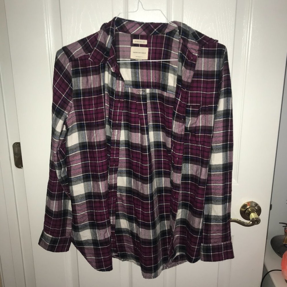 AMERICAN EAGLE PLAID LONG SLEEVE